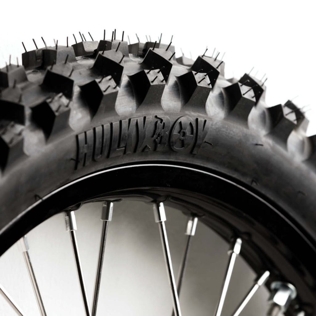 HULKYBOY (Close-up)